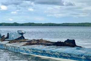 El semisumergible, de aproximadamente 35 metros de longitud y con capacidad para navegaci&oacute;n prolongada fue detectado en Esmeraldas.