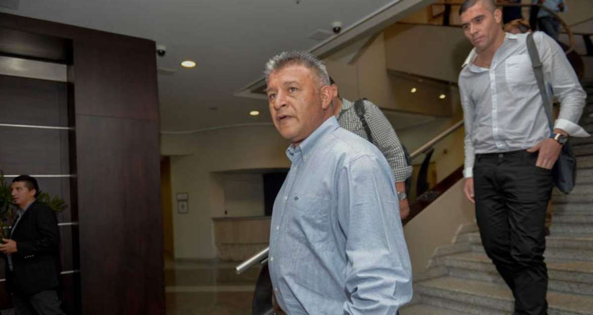 El entrenador argentino Claudio Borghi se present&oacute; ayer junto a su nuevo cuerpo t&eacute;cnico frente a la plantilla de Liga de Quito y confirm&oacute; partidos amistosos. 