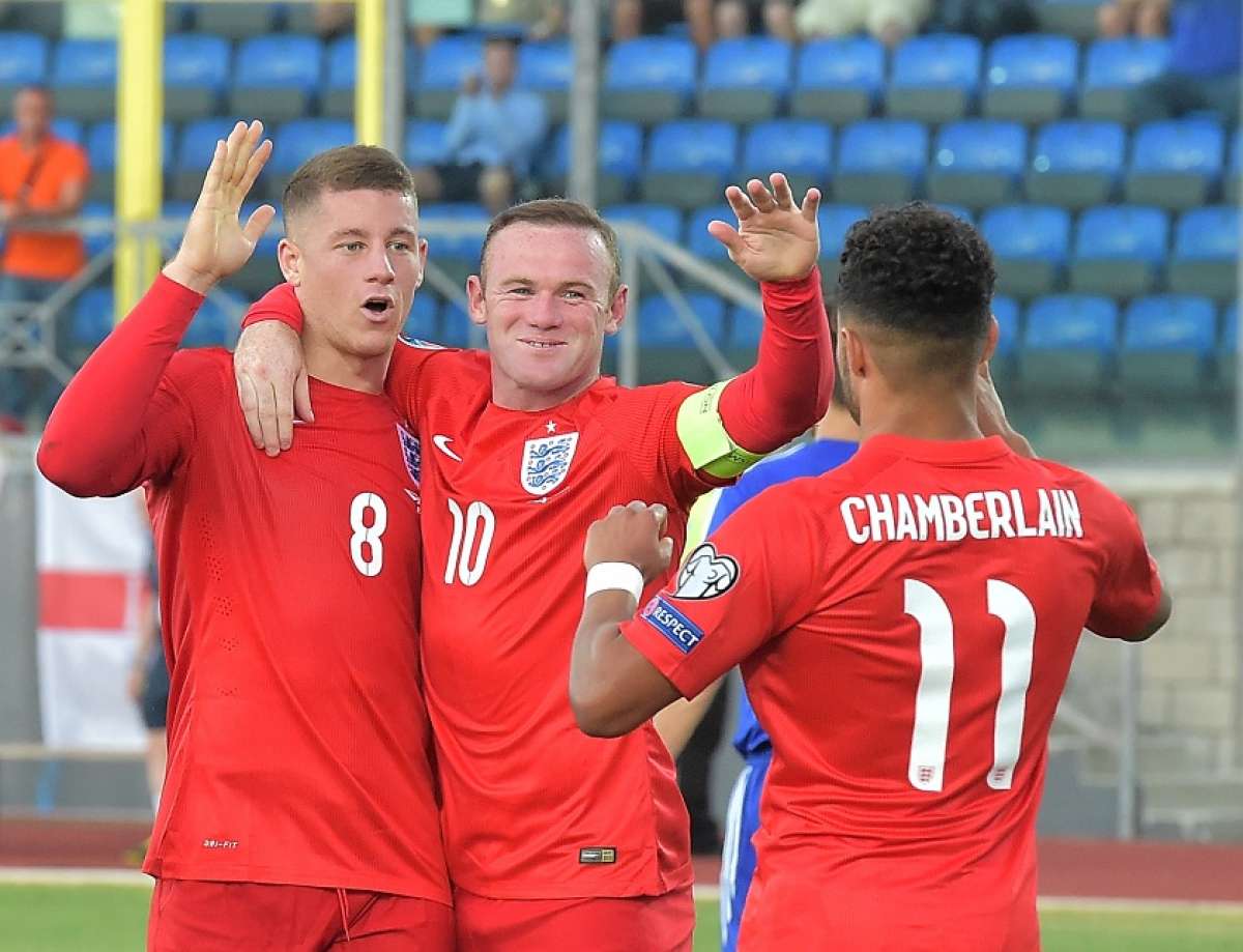 Rooney iguala a Charlton como m&aacute;ximo goleador de Inglaterra