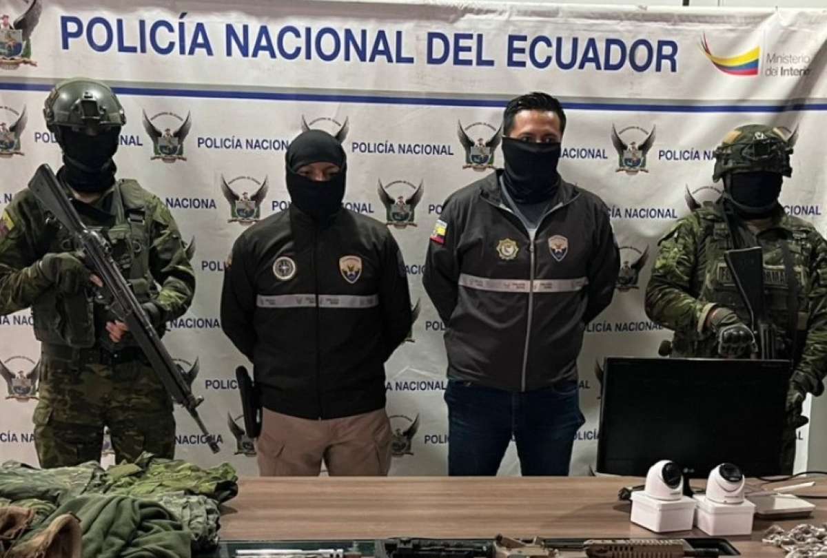 Polic&iacute;as y militares intervinieron en un presunto centro de operaciones de Los Lobos.