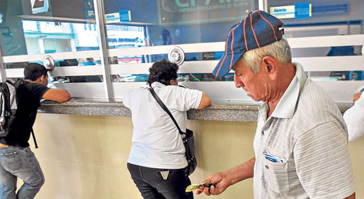 Ayer se aprob&oacute; el nuevo tarifario que beneficia en forma directa a 2 rangos establecidos en el sector dom&eacute;stico de la ciudad de Manta. Foto: Redacci&oacute;n Regional Manab&iacute;