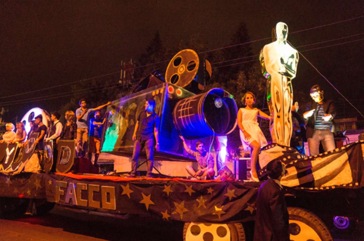 Manta goz&oacute; con la murga de Uleam