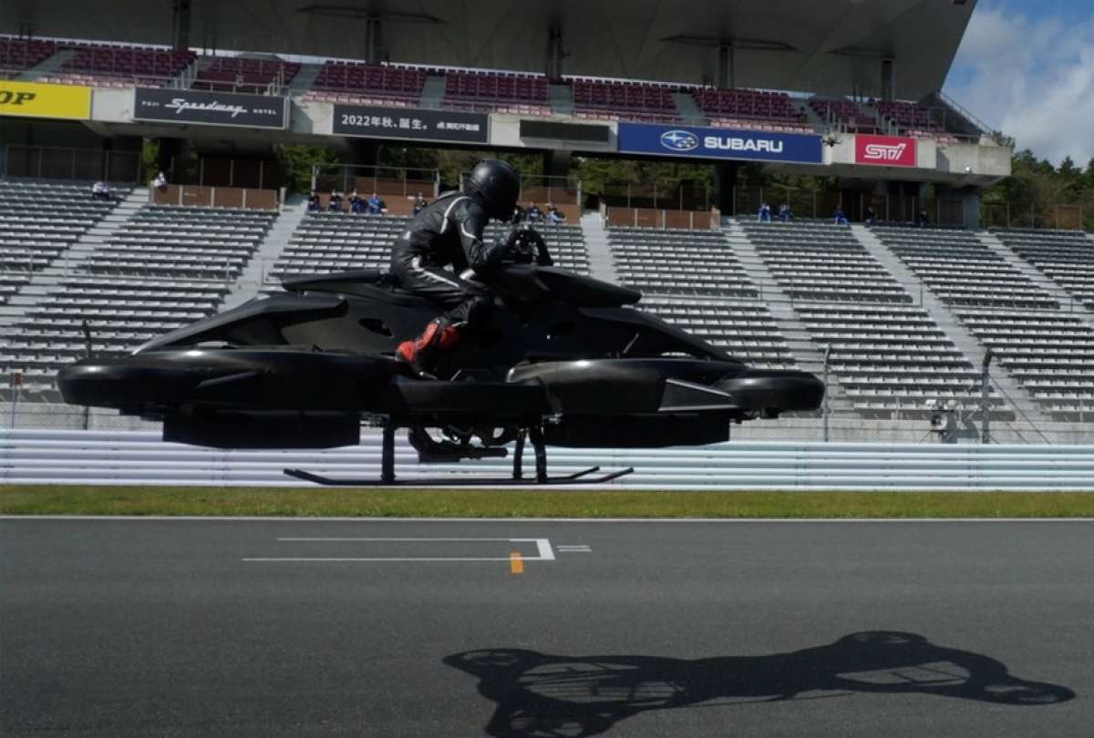 Empresa japonesa presenta la primera motocicleta voladora