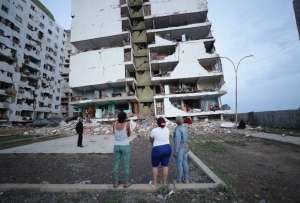 El grito de auxilio en una ciudad devastada en Venezuela que espera por rescatistas