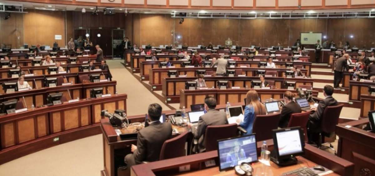 En la sesi&oacute;n 444, el Pleno se allan&oacute; al veto con 76 votos afirmativos y 26 abstenciones. 
