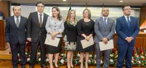 De izq. a der. los nuevos jueces, &Eacute;dgar Flores, Marco Rodr&iacute;guez, Mar&iacute;a Heredia, Katerine Mu&ntilde;oz, Daniella Camacho, R&oacute;mulo Velastegu&iacute; e Iv&aacute;n Saquicela.