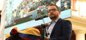Juan Fernando Velasco anuncia su candidatura a la Presidencia de la Rep&uacute;blica