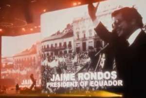 Coachella pone a Jaime Rold&oacute;s en el centro del debate por mensaje proyectado durante show de The Strokes