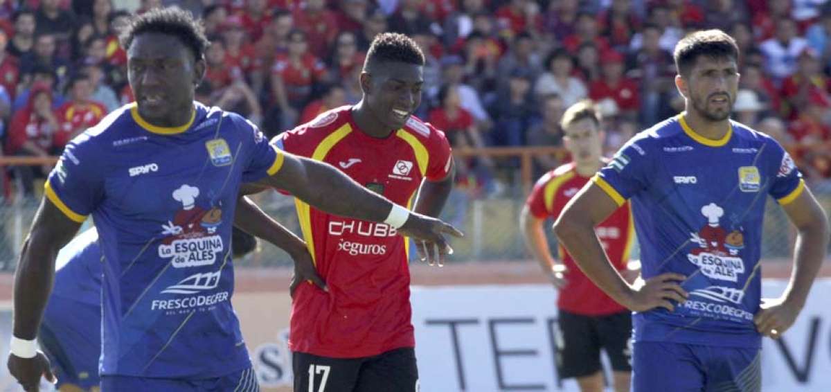 La &uacute;ltima vez que los &lsquo;cet&aacute;ceos&rsquo; y morlacos se enfrentaron fue el 13 de agosto en Cuenca. El juego termin&oacute;  1-1 con tantos de Ord&oacute;&ntilde;ez (izq.) y Johnson. 