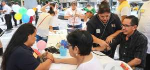 En Guayaquil se desarroll&oacute; una casa abierta por el D&iacute;a Mundial contra la enfermedad. A los transe&uacute;ntes se les tom&oacute; la presi&oacute;n arterial.