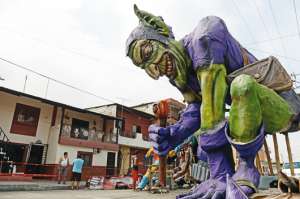 Hay teor&iacute;as que se&ntilde;alan que es una tradici&oacute;n ind&iacute;gena precolombina que contemplaba la quema para disipar los malos esp&iacute;ritus.