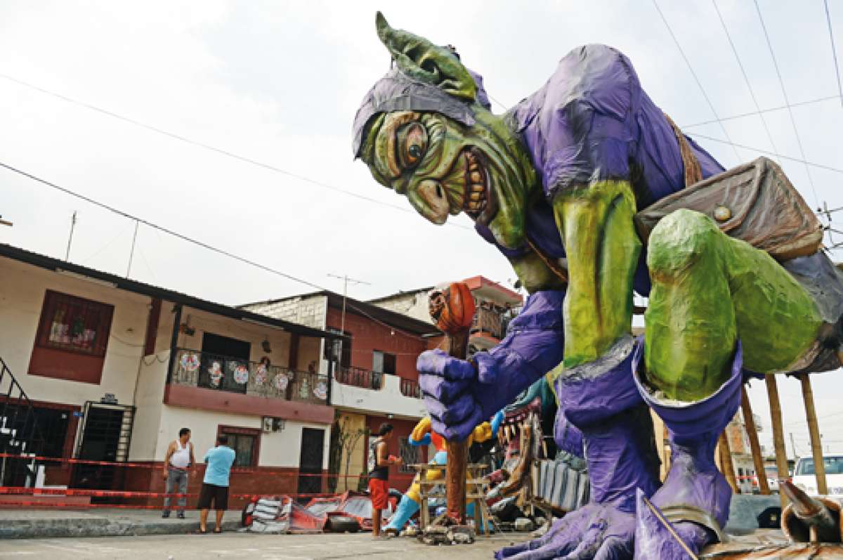 Hay teor&iacute;as que se&ntilde;alan que es una tradici&oacute;n ind&iacute;gena precolombina que contemplaba la quema para disipar los malos esp&iacute;ritus.