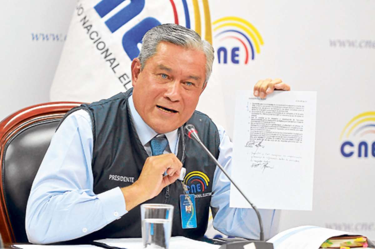 Domingo Paredes, presidente del  CNE, calific&oacute; de transparente el proceso de verificaci&oacute;n. Foto: Miguel Jim&eacute;nez.