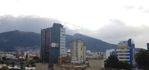 Quito vivi&oacute; una tormenta el&eacute;ctrica, un sol reluciente y lluvia otra vez