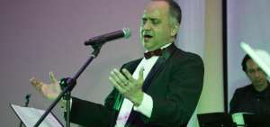 El tenor &Aacute;lex Mor&aacute;n le canta a Guayaquil