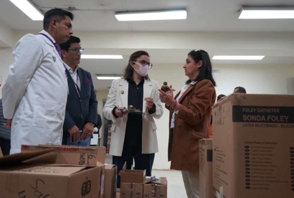 Vicepresidenta recorre bodegas y áreas críticas del Hospital Eugenio Espejo para supervisar ingreso de medicinas