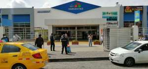 Supermercados atienden a grupos de 20 personas en Calder&oacute;n
