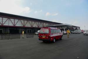 Incendio en el Centro de Convenciones de Guayaquil dej&oacute; 3 personas afectadas