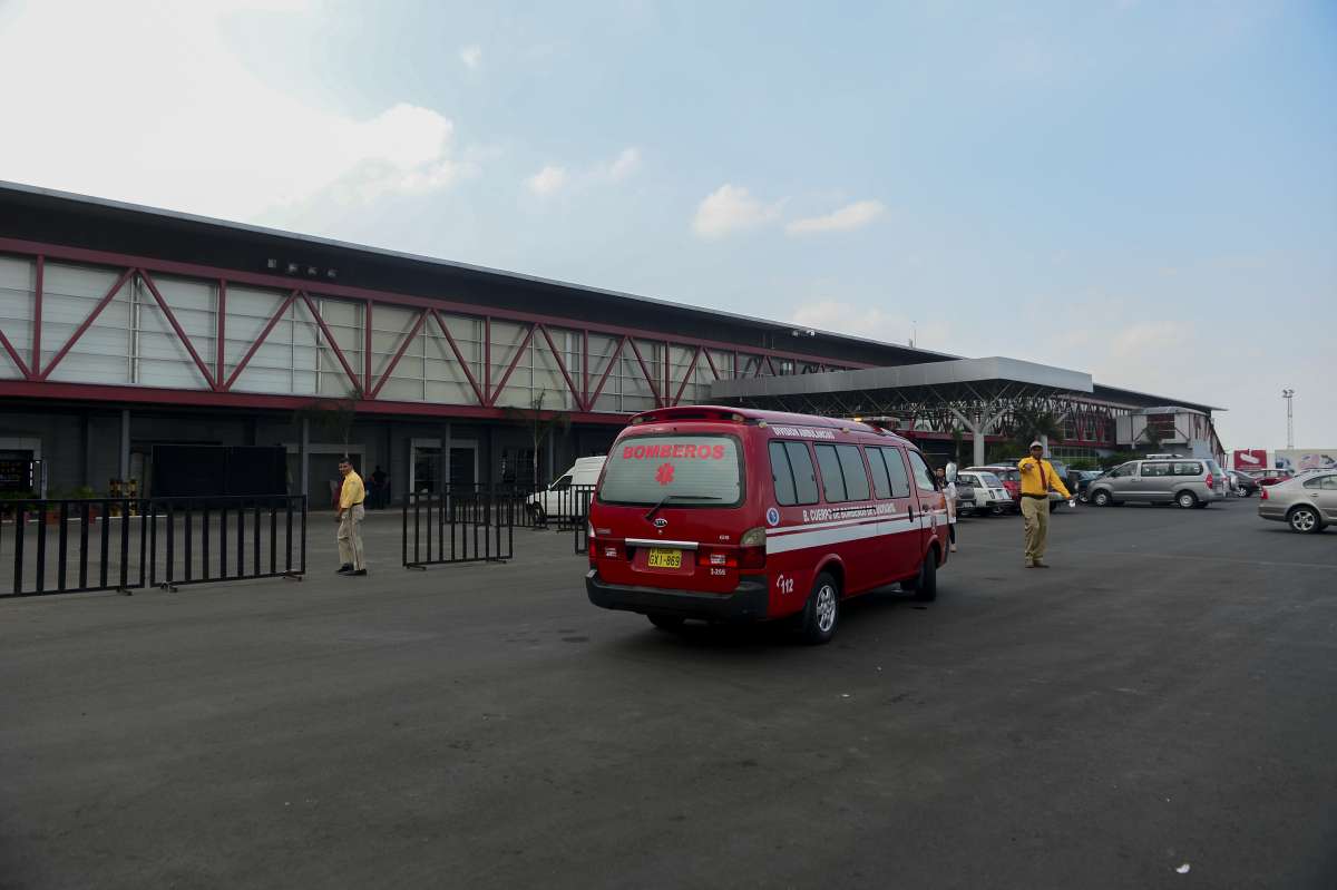 Incendio en el Centro de Convenciones de Guayaquil dej&oacute; 3 personas afectadas