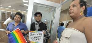 Los transexuales de Ecuador felicitan la declaratoria. Ellos consideran que al dejar de ser considerados enfermos mentales ganar&aacute;n m&aacute;s espacios p&uacute;blicos.
