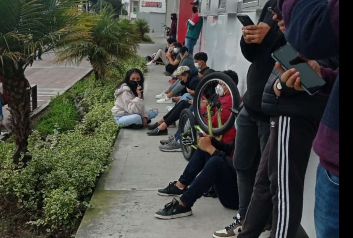 Largas filas en Supercines para conseguir un lugar en la pel&iacute;cula de Spiderman