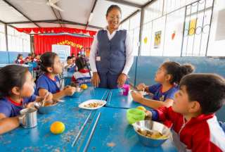 El Ministerio de Educación licitó un nuevo contrato para la alimentación de los niños y adolescentes en las escuelas del Ecuador.