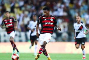 Gonzalo Plata fue expulsado ante Racing