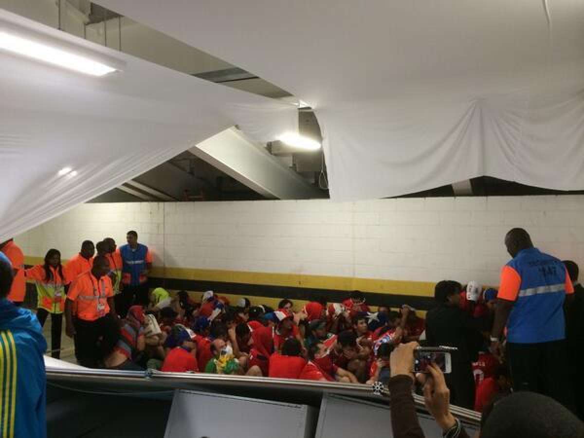 Varios hinchas chilenos ingresaron al estadio Maracan&aacute; por la zona de prensa. Foto: Tomada del twitter de la Tercera Deportes (@lt_deportes)