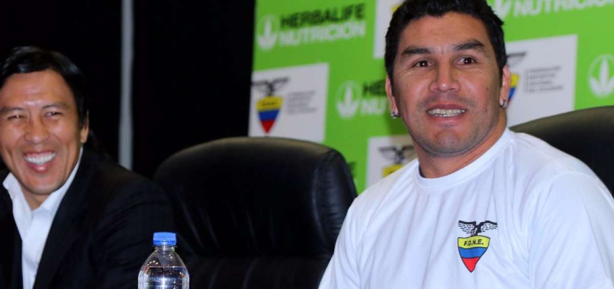 Salvador Caba&ntilde;as (derecha) durante una visita a Guayaquil el a&ntilde;o pasado.