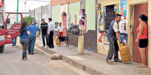 La comercializaci&oacute;n del gas se realiza a domicilio para evitar la especulaci&oacute;n entre los comerciantes. Foto: Fabricio Cruz / El Tel&eacute;grafo