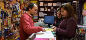 &Aacute;lvaro Mantilla, comerciantes de &uacute;tiles escolares de Tulc&aacute;n, trabaja en la activaci&oacute;n econ&oacute;mica de esa ciudad.