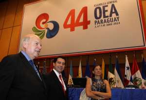 Jos&eacute; Miguel Insulza (i) est&aacute; en Paraguay liderando los preparativos de la Asamblea General de la OEA que arranca ma&ntilde;ana. FOTO: EFE