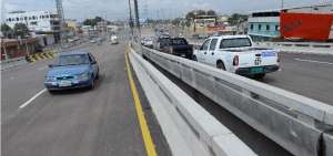El paso a desnivel en la av. 25 de Julio, a la altura de la av. Las Esclusas, fue abierto al tr&aacute;nsito vehicular.