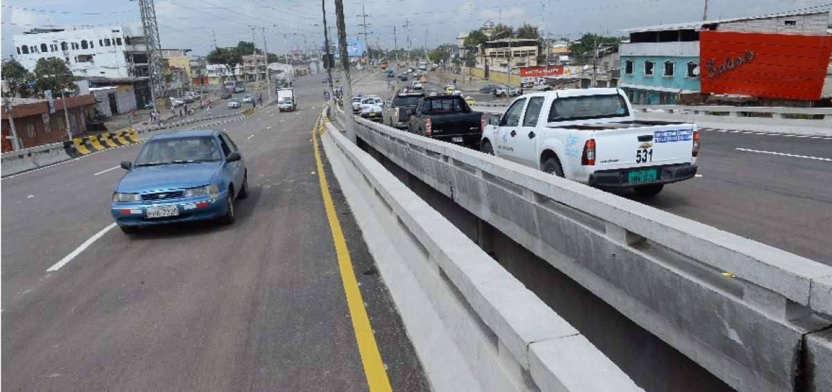 El paso a desnivel en la av. 25 de Julio, a la altura de la av. Las Esclusas, fue abierto al tr&aacute;nsito vehicular.