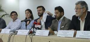 En la rueda de prensa participaron Kl&eacute;ber Sig&uuml;enza (izq.), Caterina Costa, Pablo Arosemena, Iv&aacute;n Ontaneda y Enrique Pita. 