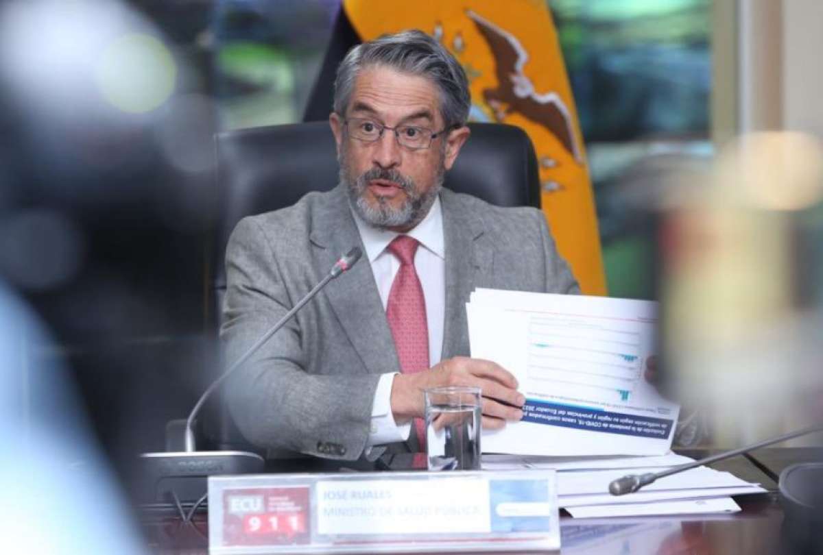 José Ruales, ministro de Salud, durante la reunión del COE Nacional