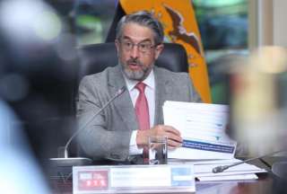 José Ruales, ministro de Salud, durante la reunión del COE Nacional