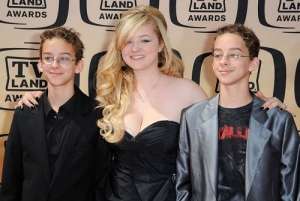 Sawyer Sweeten (d) interpret&oacute; a Geoffrey Barone en la serie. Foto: Internet