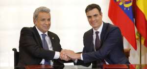 Len&iacute;n Moreno (i) y Pedro S&aacute;nchez se reunieron en el Palacio de la Moncloa, en Madrid. 