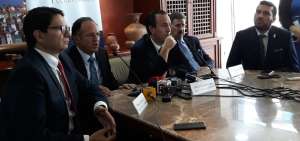Empresarios ofrecieron una rueda de prensa para hablar sobre las presuntas irregularidades.