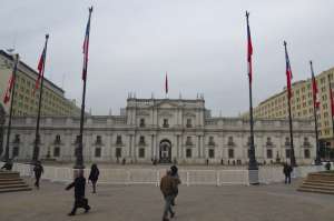 As&iacute; luce el palacio de La Moneda, situado en Santiago Centro. En esta zona se ubican varios ministerios, bancos y centros de comercio. Foto: Mar&iacute;a Fernanda Almeida.