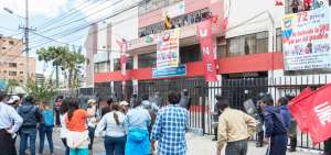 El lunes 28 de agosto, pese a la oposici&oacute;n de militantes de la UNE, personal de la Comisi&oacute;n Liquidadora ingres&oacute; al edificio principal en Quito.