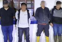 Cuatro ciudadanos fueron aprehendidos en Río Negro, provincia de Tungurahua, por presuntamente estar involucrados en el robo de vehículos