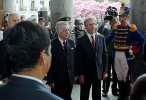 Tabar&eacute; V&aacute;squez (d) visit&oacute; Ecuador en 2007. Foto: Presidencia 