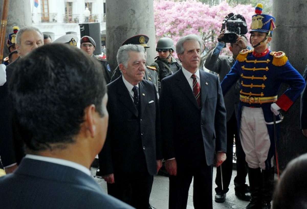 Tabar&eacute; V&aacute;squez (d) visit&oacute; Ecuador en 2007. Foto: Presidencia 