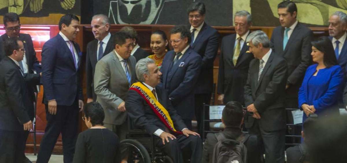 El presidente Len&iacute;n Moreno ingres&oacute; a la Asamblea Nacional pasadas las 11:00. En el sal&oacute;n plenario lo esperaban, entre otras autoridades estatales, la presidenta del CNE, Diana Atamaint, y el contralor (e), Pablo Celi. Tambi&eacute;n estuvieron sus ministros Jos&eacute; Valencia, Oswaldo Jarr&iacute;n, Richard Mart&iacute;nez y el resto de su gabinete.    