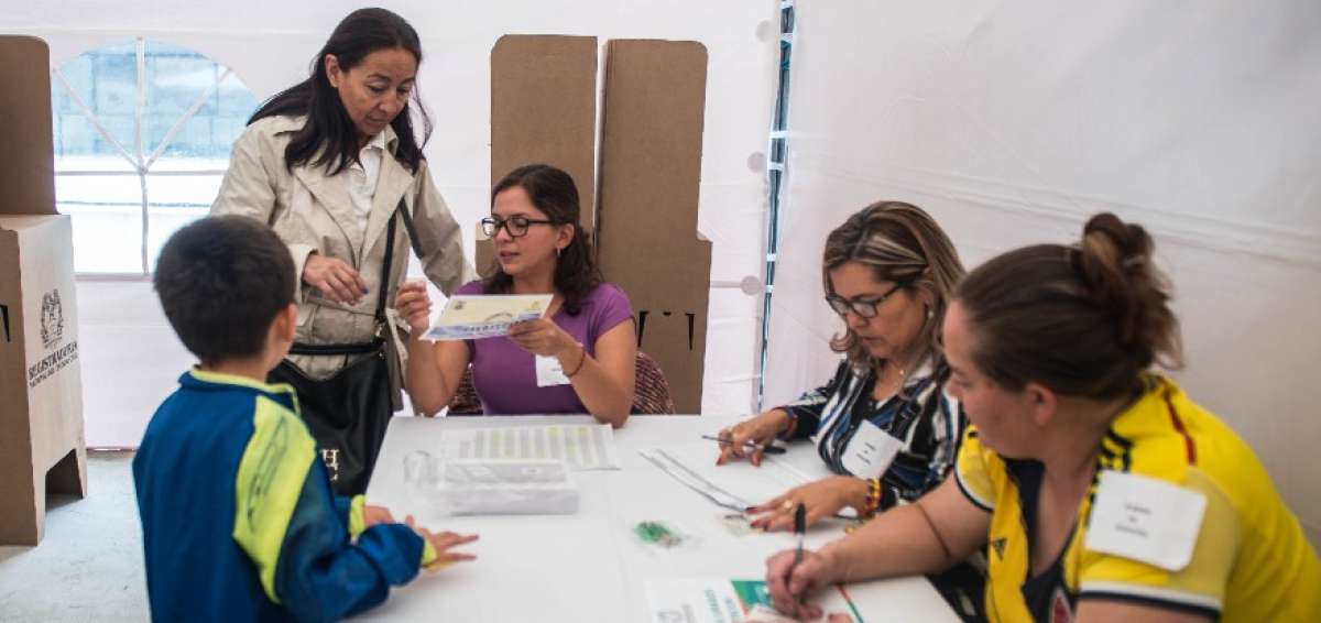 10 mil colombianos residentes en Quito votar&iacute;an en el plebiscito por la paz