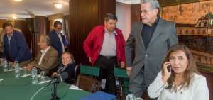 Integrantes de la denominada Comisi&oacute;n Nacional Anticorrupci&oacute;n dieron una rueda de prensa. Mes&iacute;as Tatamuez, presidente del FUT, estuvo presente.