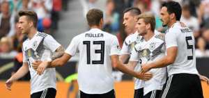 Alemania gana pero no convence