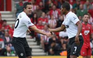 Van Persie vence al To&ntilde;o jugando futbol&iacute;n (VIDEO)